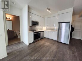 4955 Yonge St in Toronto, ON - Building Photo