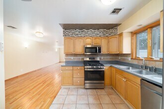 162 W 53rd St in Bayonne, NJ - Building Photo - Building Photo