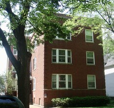 1721 W Farragut Ave, Unit 2 in Chicago, IL - Building Photo - Building Photo
