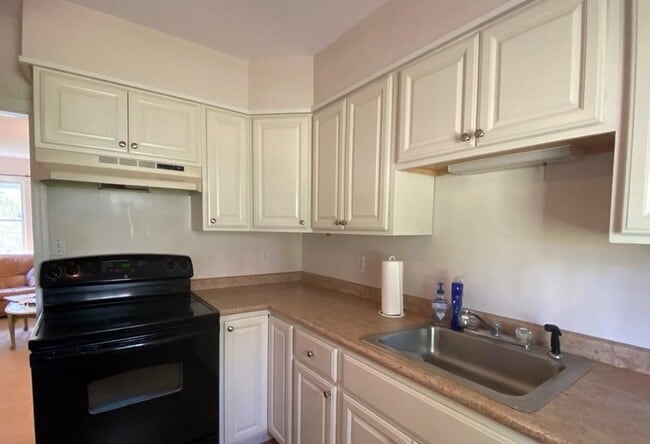 106 Pennywood Ln in Willimantic, CT - Building Photo - Building Photo