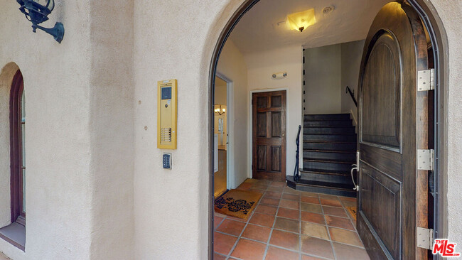 128 S Oakhurst Dr in Beverly Hills, CA - Building Photo - Building Photo