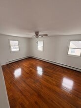 163 Nassau Ln, Unit 2nd in Island Park, NY - Building Photo - Building Photo