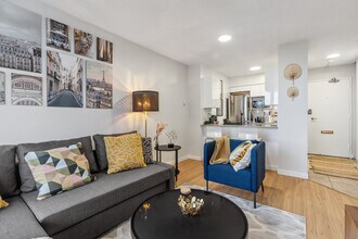 1920 Alberni St in Vancouver, BC - Building Photo - Building Photo