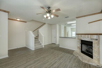 2215 Dry Creek Dr in Round Rock, TX - Building Photo - Building Photo