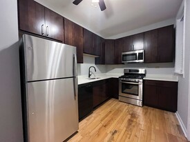 1354 W Foster Ave, Unit 3W Apartments