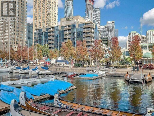 251 Queens Quay W in Toronto, ON - Building Photo - Building Photo