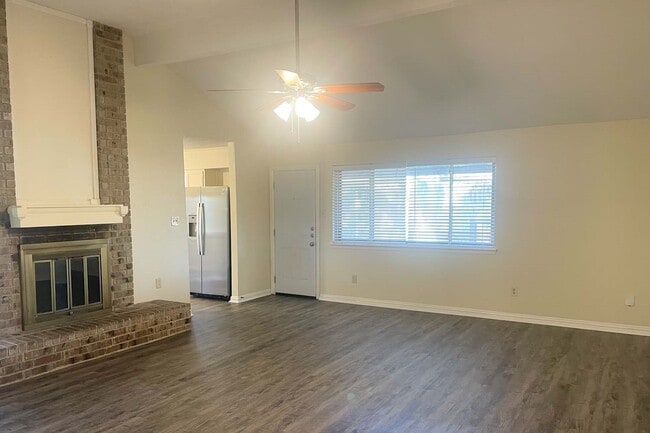 1819 Pilgrims Point Dr in Friendswood, TX - Building Photo - Building Photo