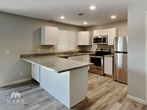 2009 W Newcastle Cir in Phoenix, AZ - Foto de edificio - Building Photo