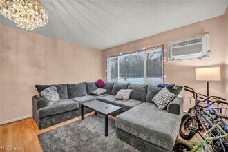 5200 Royalton Rd in North Royalton, OH - Building Photo - Building Photo