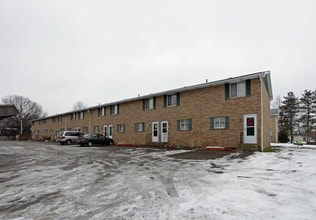 Chapel Street Town Homes in Louisville, OH - Building Photo - Building Photo