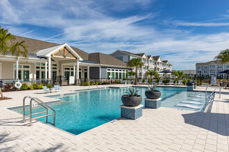 The Pointe at Palm Bay in Palm Bay, FL - Foto de edificio - Building Photo