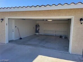 5081 N Pioneer Way in Las Vegas, NV - Building Photo - Building Photo