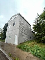 423 Commonwealth Ave in Duluth, MN - Building Photo