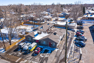 7020 W 44th Ave in Wheat Ridge, CO - Foto de edificio - Building Photo