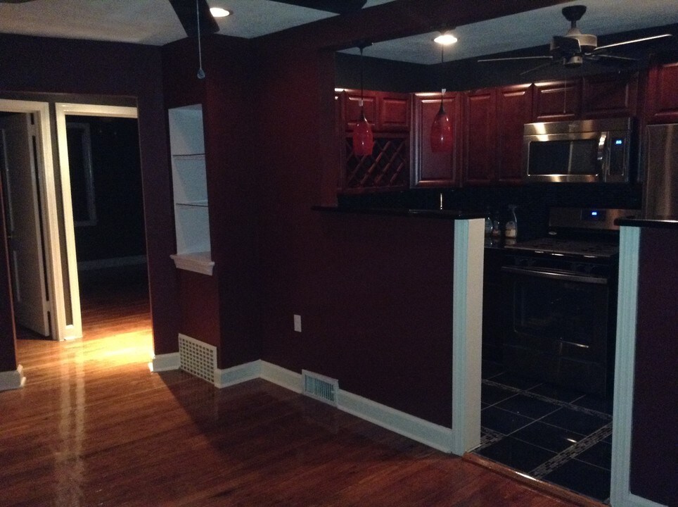241 E Township Line Rd in Upper Darby, PA - Building Photo