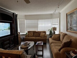 2161 NE 68th St, Unit 303 in Fort Lauderdale, FL - Building Photo - Building Photo