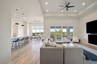 20704 Leaning Oak Dr in Lago Vista, TX - Building Photo