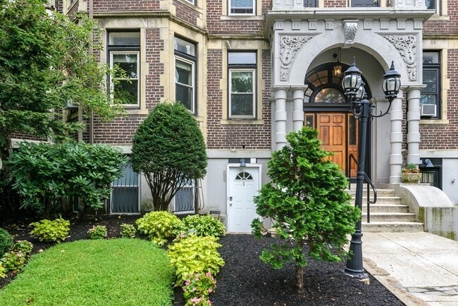 390 Riverway in Boston, MA - Building Photo - Building Photo