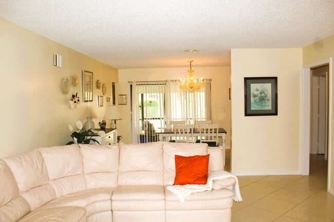 9825 Bischofia Tree Way in Boynton Beach, FL - Building Photo - Building Photo