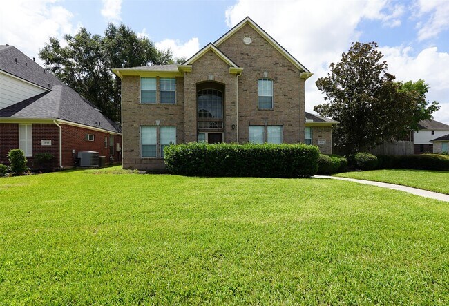 2739 Honeysuckle Walk