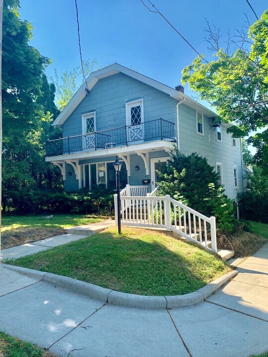 817 Chicago Ave in Waukesha, WI - Building Photo