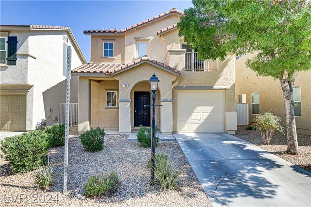 8760 W Firecracker Ct in Las Vegas, NV - Building Photo
