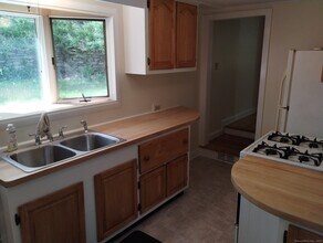 15 Laurel St in Chester, CT - Building Photo - Building Photo