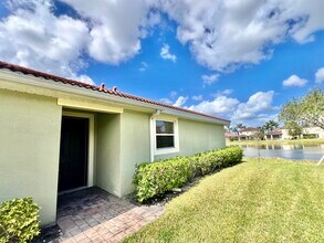 3889 Dunster Ct in Ft. Myers, FL - Building Photo - Building Photo