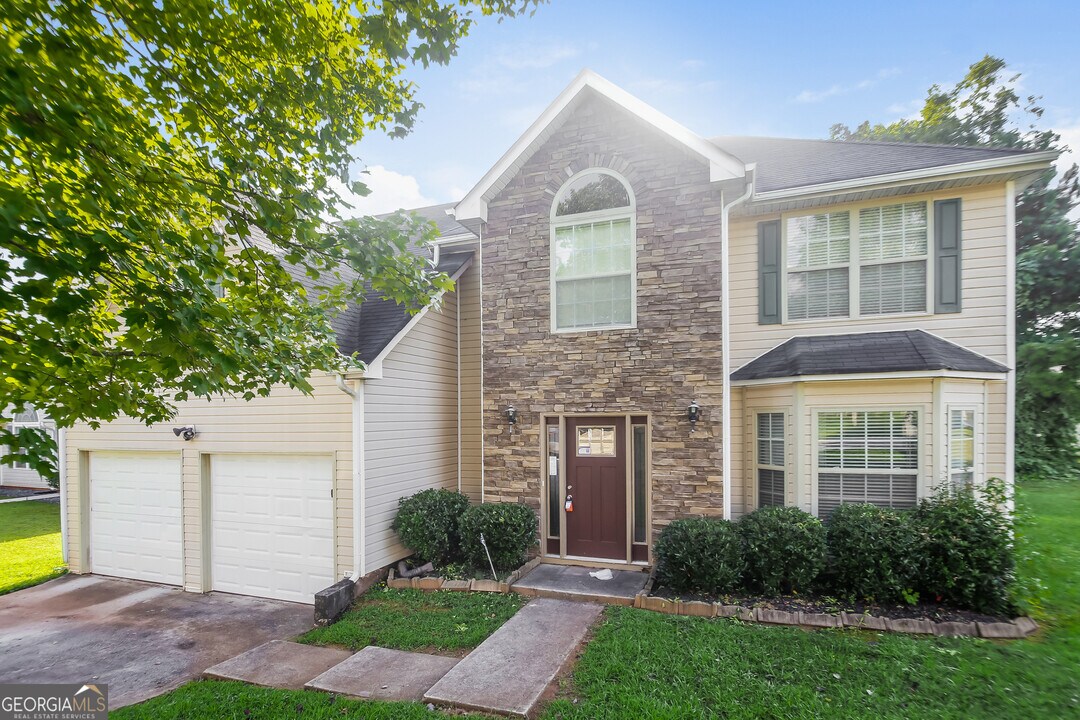 2002 Reflective Waters Rd in Villa Rica, GA - Building Photo