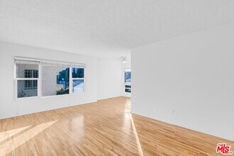 122 Croft Ave in Los Angeles, CA - Building Photo - Building Photo