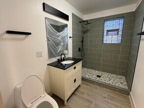 7812 S Paxton Ave in Chicago, IL - Building Photo - Building Photo