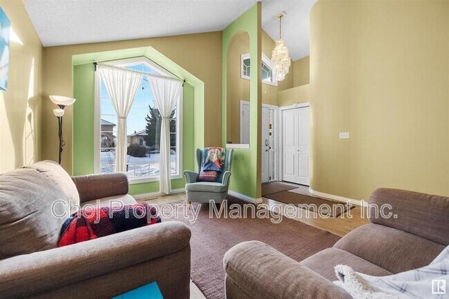 530 Twin Brooks Bay NW in Edmonton, AB - Building Photo - Building Photo