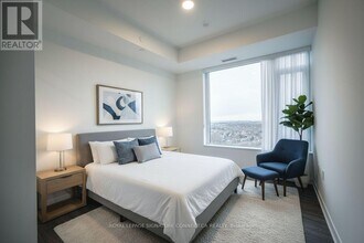 2495 Eglinton Ave W in Mississauga, ON - Building Photo - Building Photo