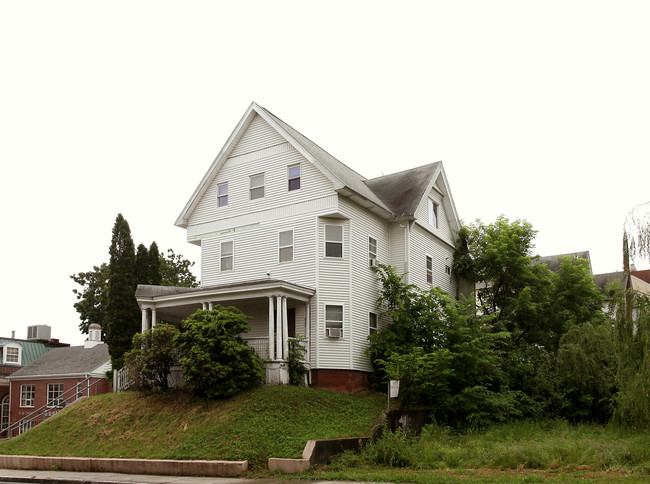 150 W Main St in New Britain, CT - Building Photo - Building Photo