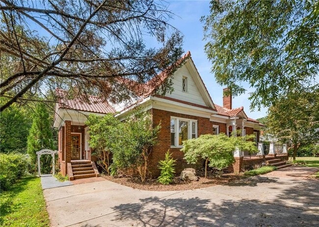 property at 787 Flat Shoals Ave SE
