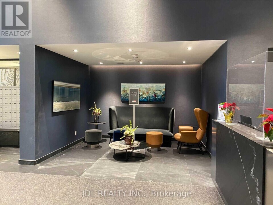 28-728 Wellesley St E in Toronto, ON - Building Photo