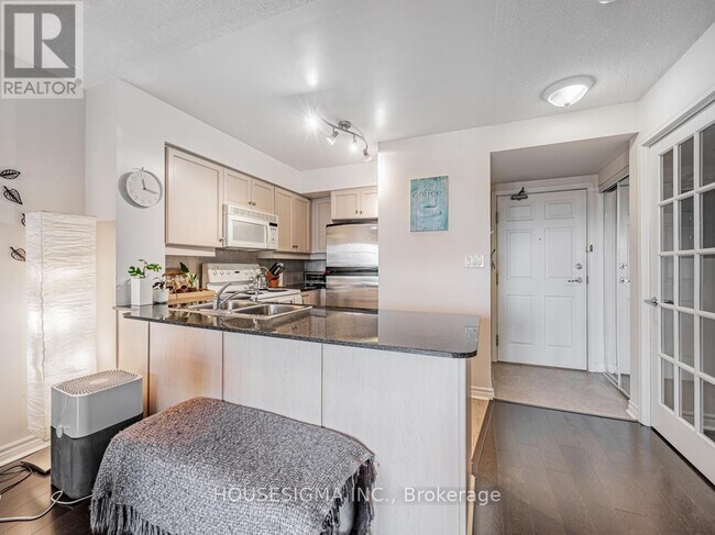 19 Barberry Pl in Toronto, ON - Building Photo - Building Photo