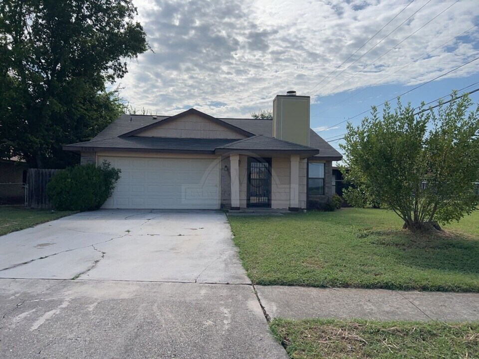 2004 Robert E Lee Dr in Killeen, TX - Building Photo