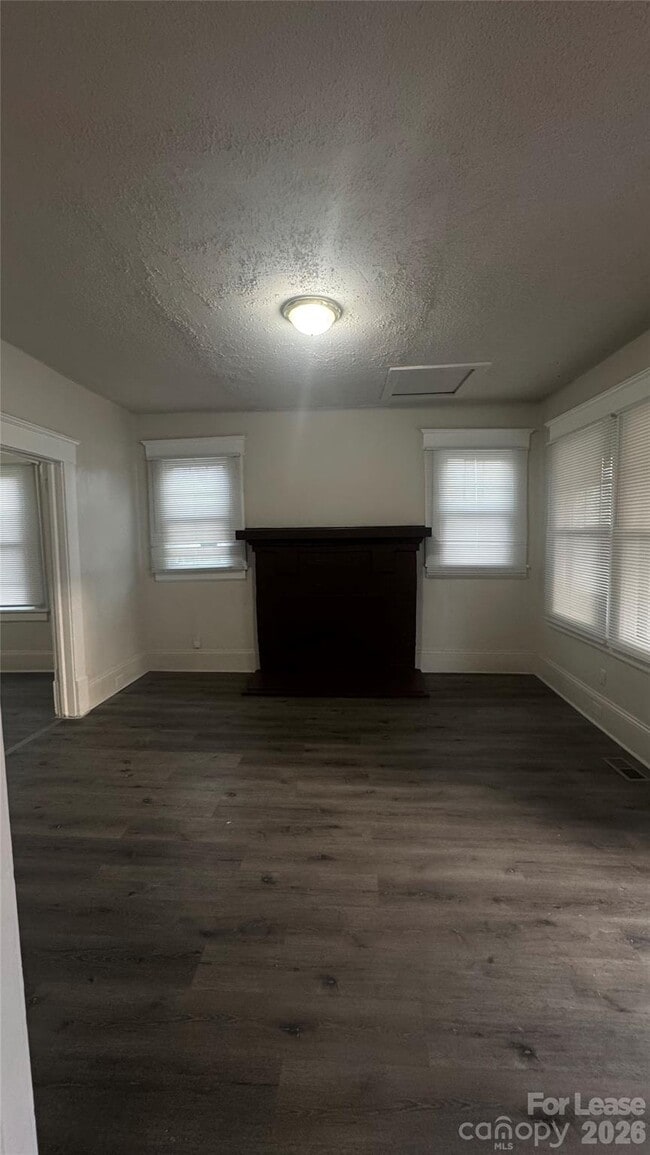 4604 Hovis Rd in Charlotte, NC - Building Photo - Building Photo