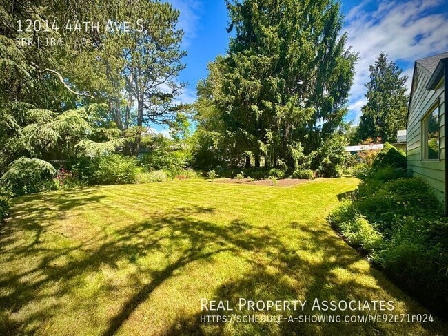 12014 44th Ave S in Tukwila, WA - Foto de edificio - Building Photo