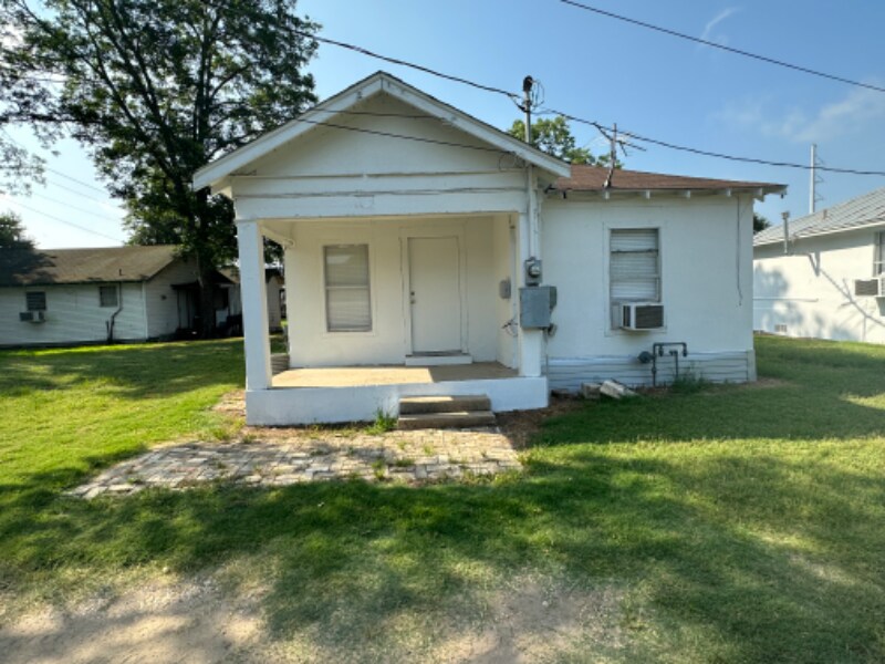 511 St John St in Gonzales, TX - Building Photo