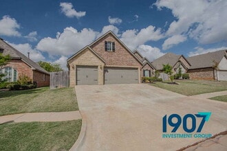 1013 Samantha Ln in Moore, OK - Building Photo - Building Photo