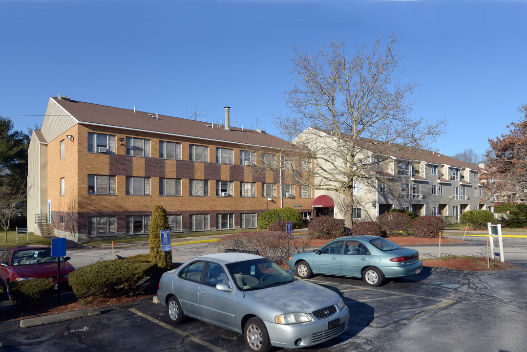 Hope Gardens in Attleboro, MA - Foto de edificio