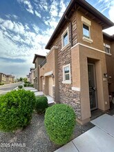 7726 E Baseline Rd in Mesa, AZ - Foto de edificio - Building Photo