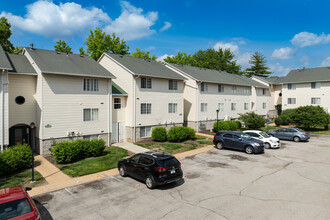 Caroline Place in St. Louis, MO - Building Photo - Building Photo