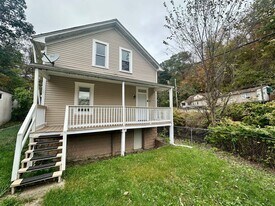 102 Ivy St in Turtle Creek, PA - Building Photo