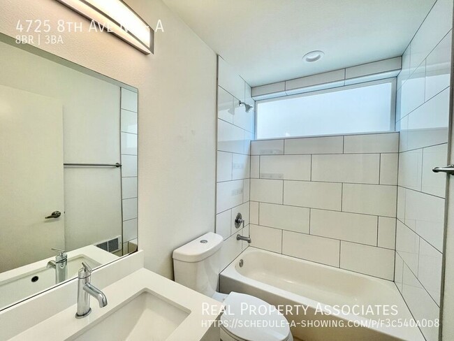 4725 8th Ave NE in Seattle, WA - Building Photo - Building Photo