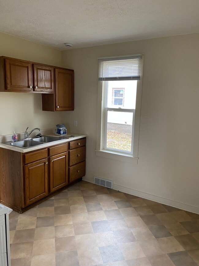 313 N 8th St in Norfolk, NE - Foto de edificio - Building Photo