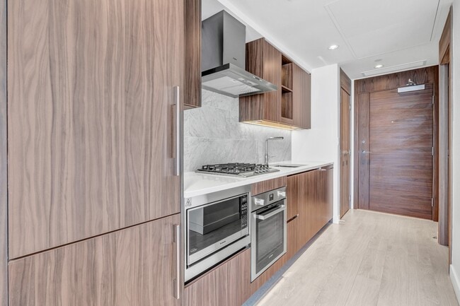 4720 Lougheed Hwy. in Burnaby, BC - Building Photo - Building Photo