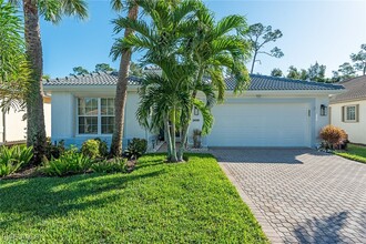 2438 Butterfly Palm Dr in Naples, FL - Foto de edificio - Building Photo